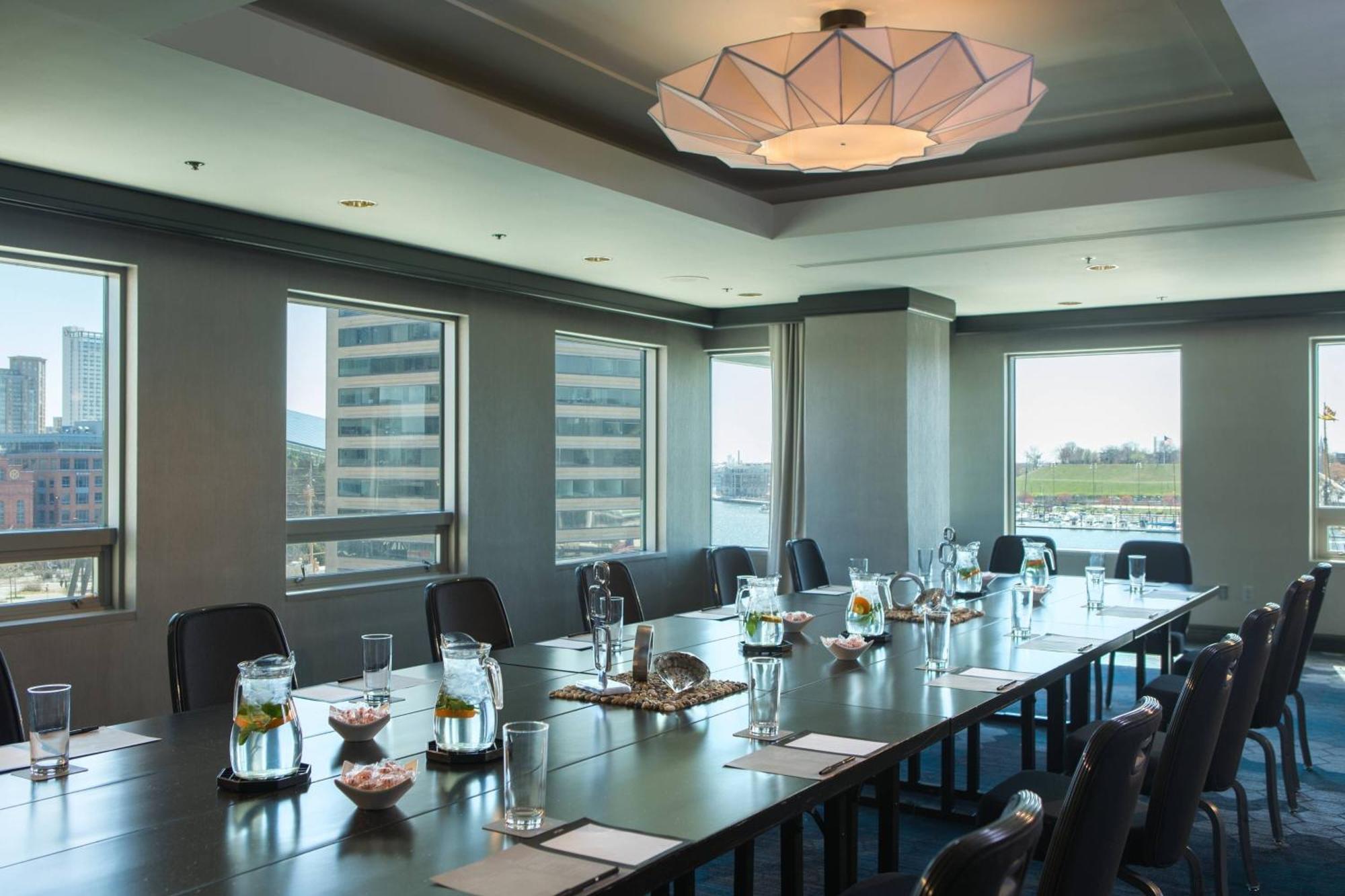 Hotel Renaissance Harborplace 4*
